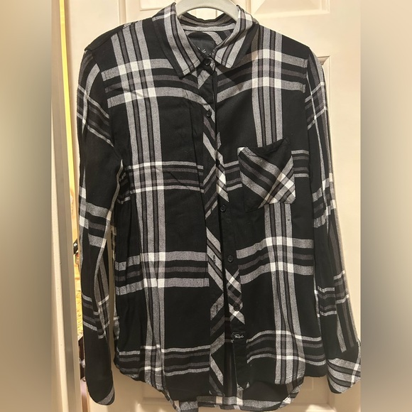 Rails Women’s plaid flannel button down shirt. XS in black and white plaid. - Picture 1 of 3